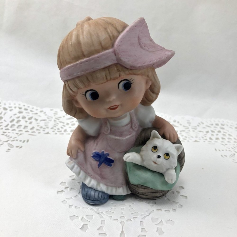 Vintage Taiwan Porcelain HOMCO Figurine Girl with Kitty in Basket 1439
